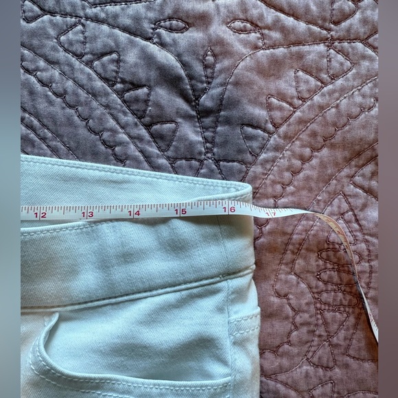 Isaac Mizrahi Cream Cropped Pants - Picture 6 of 16